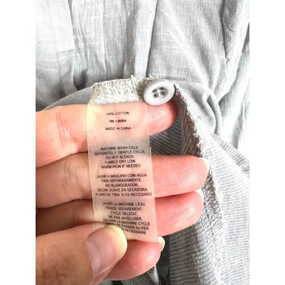 Liquid by sioni gray button‎ up top - Picture 5 of 7